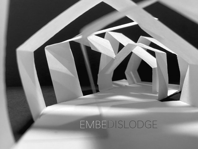 嵌入，挤出  楼梯艺廊与地景的共构